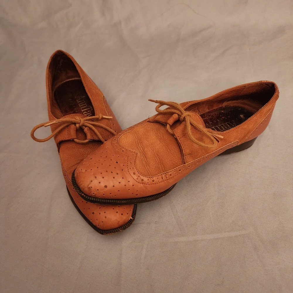 Ann Taylor Tan Spectator Oxfords Size 6.5